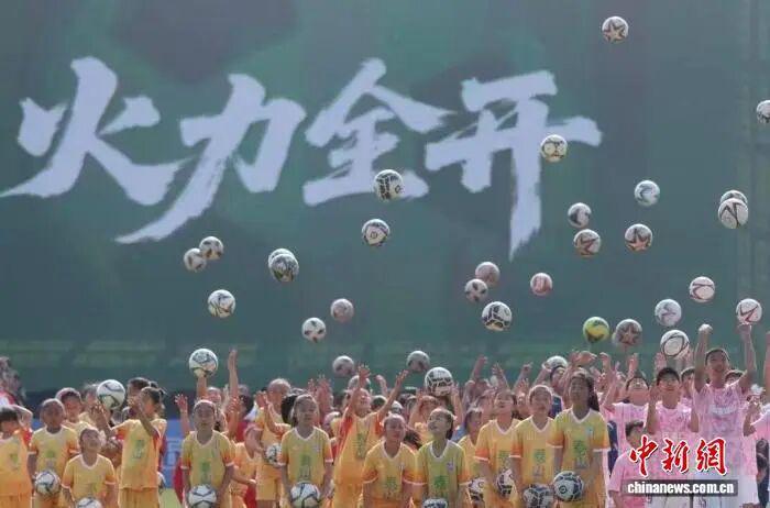 球速体育官网-中国校园足球改革“南京样本”：从“苏超”看足球育人